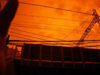 天空,霞光,熊熊大火,电线杆,桥梁,线数