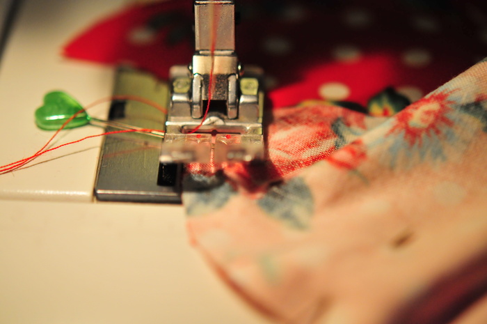 缝纫机,缝纫针,打火机,电路板,9 / 11.2011-一天的缝纫