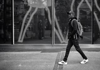 人物活动,街道,美女,女孩,屏幕截图,阿迪达斯