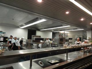 工作办公场所,商场,商店商场,吸顶灯,餐桌,阿克拉拉尔