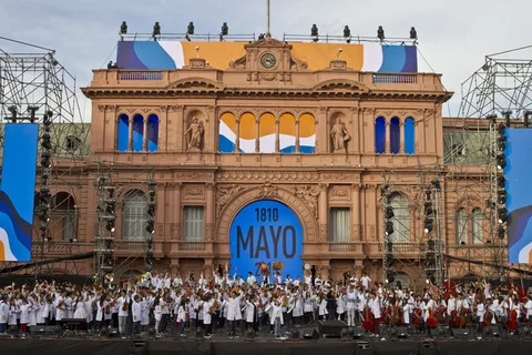 建筑,卡通动漫人物,居民楼,城市街道,纪念碑,“ El mismo Sol。La misma Patria ” 25 de mayo