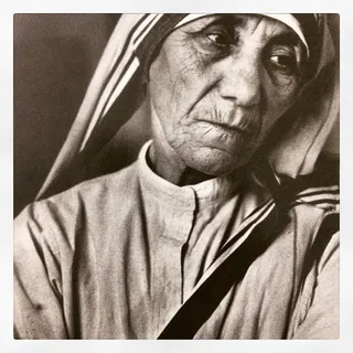 钢笔画,人物特写,美女,影雕,版画,“ Todas as nossas palavrasserãoinúteissenãobrotarem do Fundo docoração。作为palavras quenãosãoluz aumentam aescuridão。” madre Teresa deCalcutá