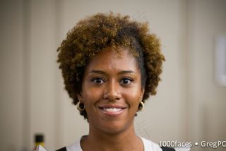 脸-长头发，可爱的笑容的微笑女人