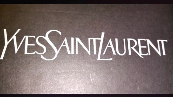 我的@Influenster @YSL @YSLBeauty #YSLVoxBox #YSLRougePurCouture Voxbox＃取消装箱！ 。 。 。 。“ Rose Stiletto ”和“ Fuchsia ”中的YSL ROUGE PUR COUTURE LIPSTICKS ...颜色如此大胆，如果没有它，您会感到赤裸！ 。 。 。 。＃Influenster #Voxbox #YS