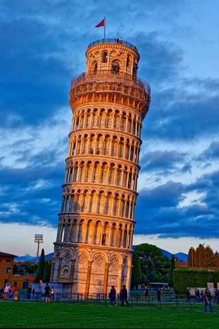 比萨斜塔