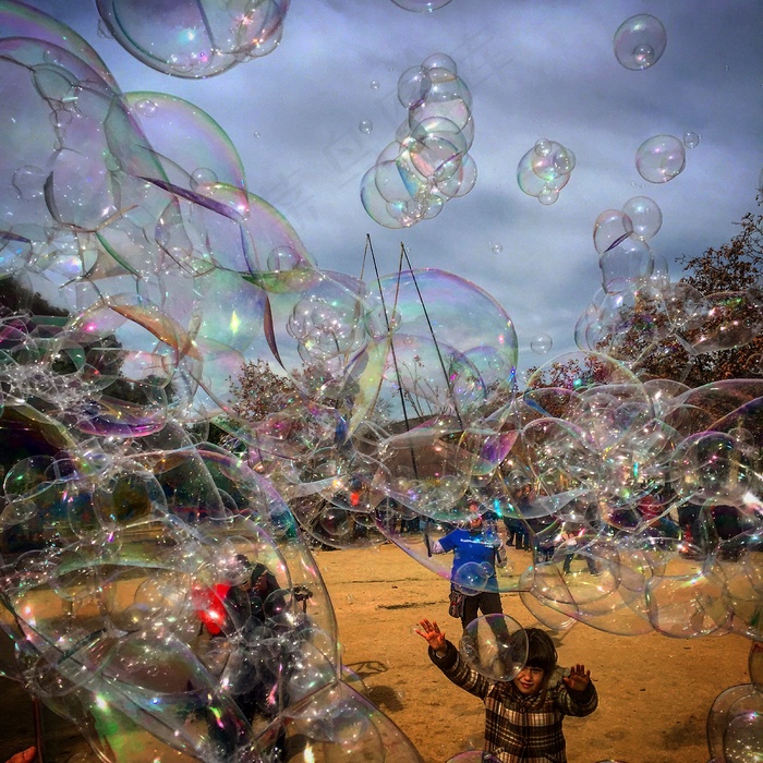 玩肥皂泡