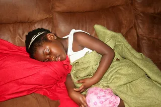 睡在沙发上的女孩2011年4月26日