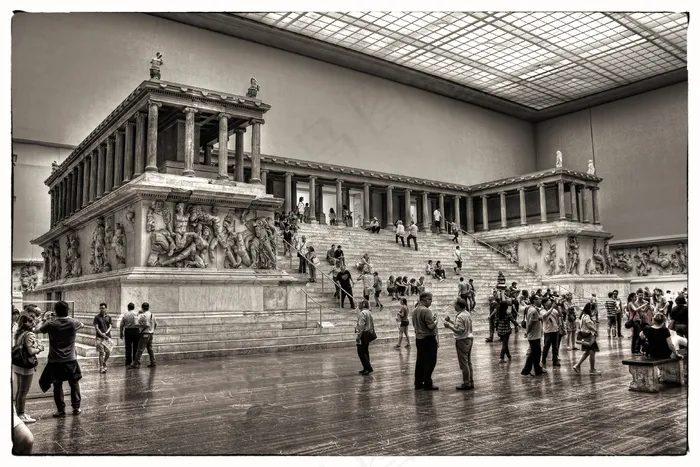 柏林-Pergamonmuseum-Pergamonaltar 02