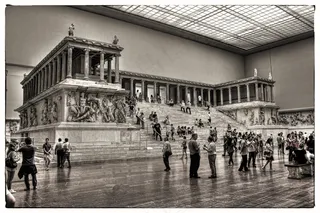 柏林-Pergamonmuseum-Pergamonaltar 02