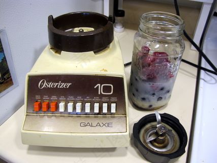 电子天平,瓶子,香水,墨水,果酱,梅森罐与搅拌器