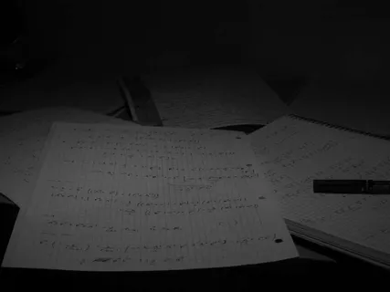 书本,笔记本电脑,报纸杂志,发票,,正在学习