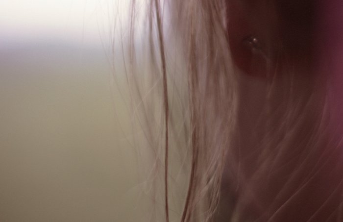 蚊帐,头发,背景图画,背景素材,地板,她的头发闻起来像薰衣草（8/365）