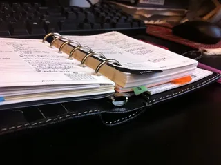 书本,圆珠笔,笔记本电脑,指甲刀,手表,莫尔登口袋