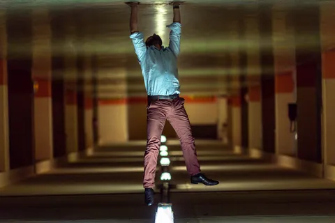 人物活动,室内一角,工艺品,腿部特写,劲歌热舞,城市潜水员