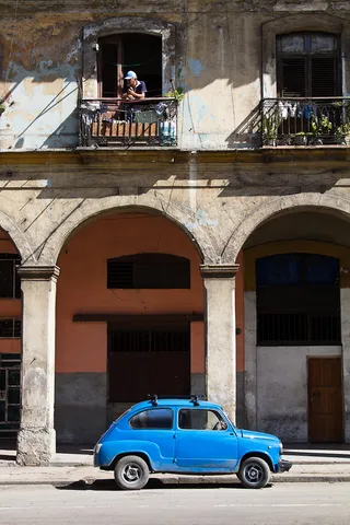 蓝色的小汽车，在哈瓦那，法兰克·弗威克