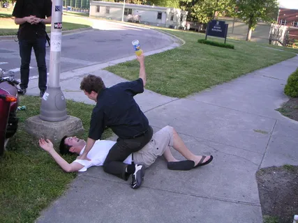 玩滑板,滑旱冰,滑草,健身器材,跳绳,锯工是无情的! 玩滑板,滑旱冰,滑草,健身器材,跳绳,锯工是无情的!