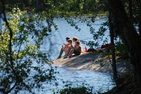 Stensjön游泳者享受零食