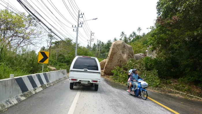 苏梅岛岩石掉下chaweng-Lamai（食用后）サムイ岛落石（洪水被害）2