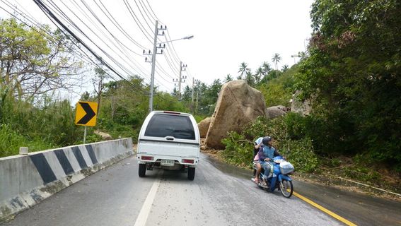 苏梅岛岩石掉下chaweng-Lamai（食用后）サムイ岛落石（洪水被害）2