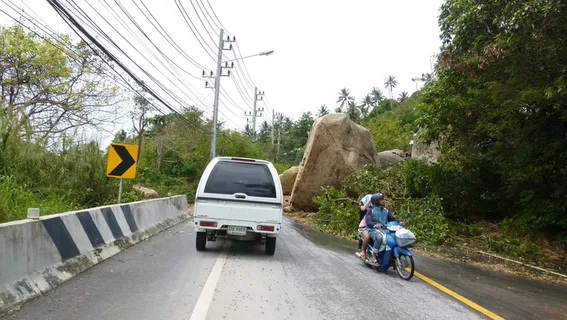 苏梅岛岩石掉下chaweng-Lamai（食用后）サムイ岛落石（洪水被害）2