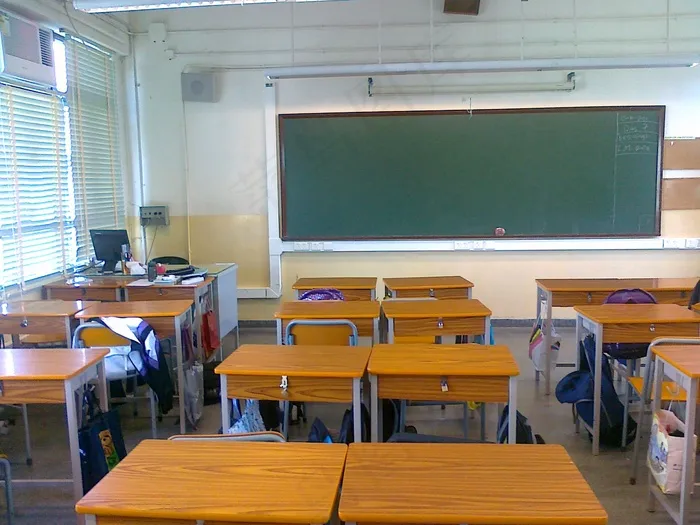 教室老师的桌子和黑板