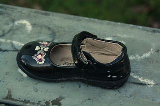 凉鞋,皮鞋,拖鞋,包子鞋,布鞋,失物处