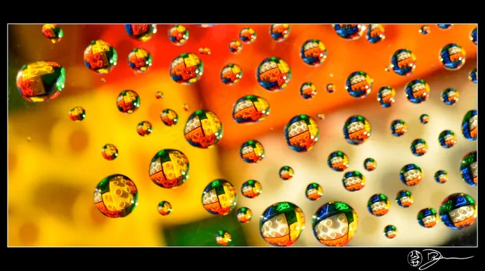 ,玩具,,水滴和乐高零件