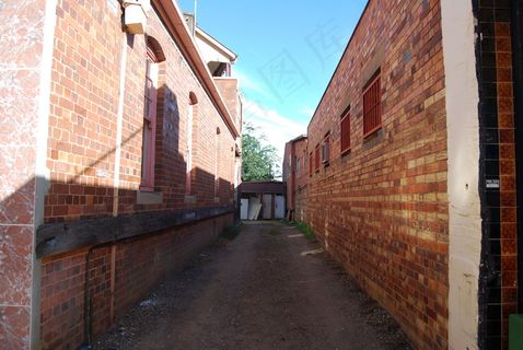 埃伦伯勒街上的车道