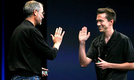 斯科特·福斯特（Scott Forstall），史蒂夫·乔布斯（Steve Jobs）？