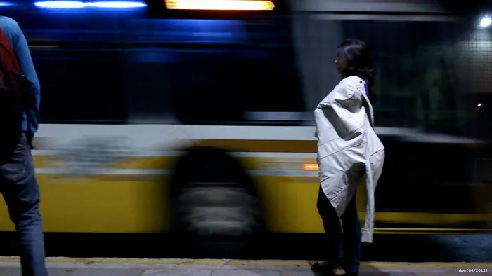 才艺展示,床,椅子,圆珠笔,击剑,Ônibuspassando ...