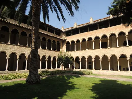 宫殿,建筑,居民楼,桥梁,金属栏杆,莫纳斯特里奥德圣玛丽亚德佩德拉贝斯