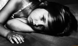 我们会抛开我们的年龄，假装我们是孩子