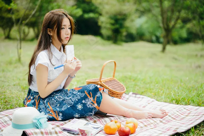 美女,吊带睡衣,工笔画,小孩,人物特写,夏天野餐