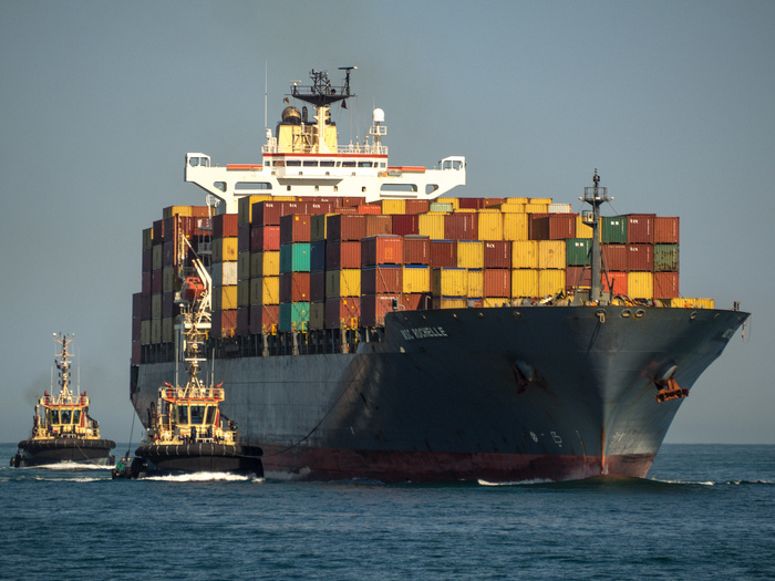 集装箱船,轮船,货轮,轿车,都市夜景,MSC罗谢尔