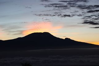 屏幕截图,天空,图画,卡通动漫人物,手,乞力马扎罗2上空的日出