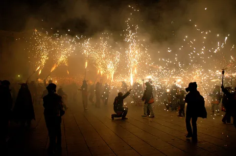人物活动,烧火龙,街灯,街道,灯,Correfoc 人物活动,烧火龙,街灯,街道,灯,Correfoc