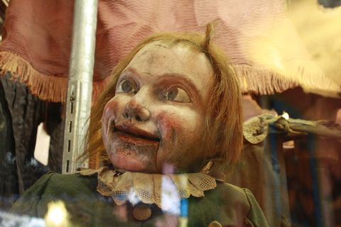 令人毛骨悚然的古董店娃娃