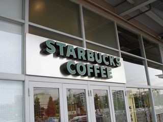 沿街店面,建筑,商店商场,窗,便利店,SB：吉之岛标牌。