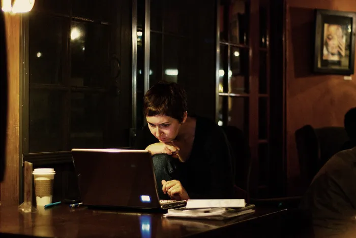 人物活动,室内一角,斯诺克桌球,柜子,餐饮场所,研究