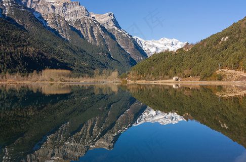 Paisaje和reflejo。