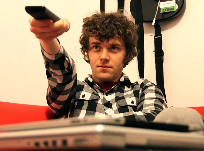 屏幕截图,眼镜,人物特写,猫王,摇滚乐团,遥控器2