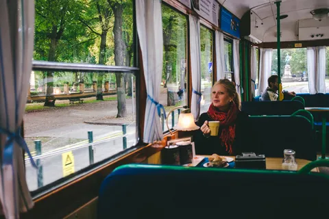 台球会所,室内效果图,窗户,门,桌球馆,电车咖啡馆