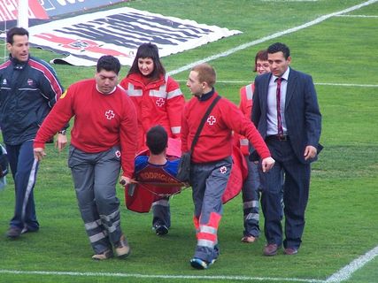 足球运动,申花,合照,人物特写,卡通动漫人物,受伤