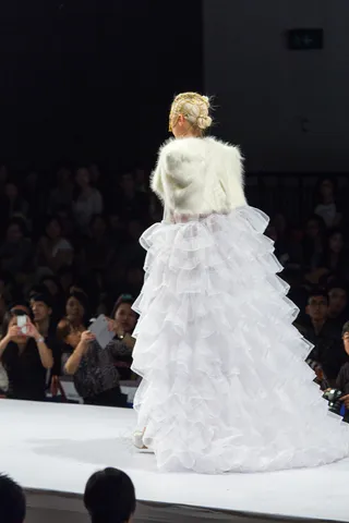 婚纱,工艺品,时装T台,人物特写,婚纱写真,刘俊基：本善：眼神5 /理大时装展2013 / SML.20130626.6D.16973