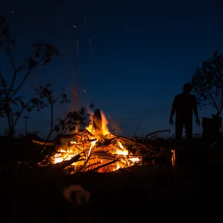 地质岩石土壤,烤火,天空,树,轿车,费拉本德