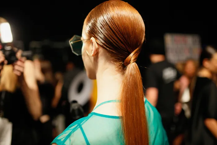 女人,头发,秀发,盘发,假发,Aveda™的幕后花絮– Osklen SS14 –纽约梅赛德斯·奔驰时装周2014年春夏– #MBFW #NYFW – 2013年9月17日–主流通过Aveda Corporation发布的创用CC（cc）照片