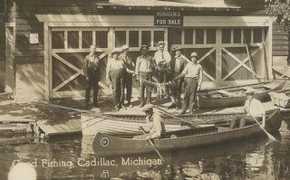 黑白照片,版画,钢笔画,卡通动漫人物,军舰,西北凯迪拉克MI RPPC大约在1920年真是太凯迪拉克湖或米切尔·韦克斯福德在船着陆和诱饵商店的独木舟上钓鱼探险摄影师UNK1
