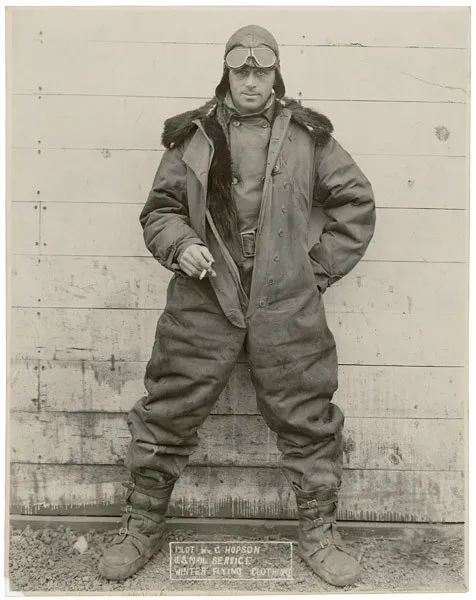 美国冬季飞行服邮递员威廉·霍普森飞行员的照片