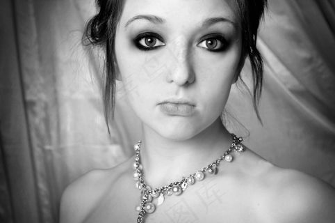 美女,人物特写,衣领,文胸,头发,你能感觉到我的心从你所在的地方颤抖吗？