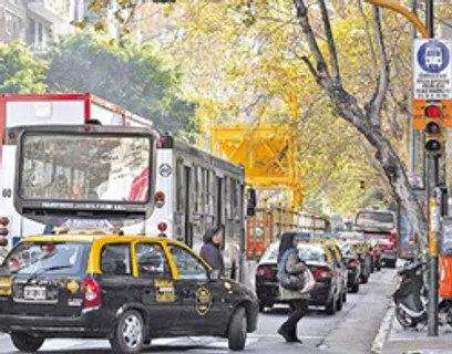 轿车,城市街道,撞车,街道,巴士,Pueyrredónsin auto首次亮相–在民意调查中获得了巨大的成功